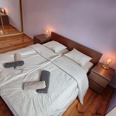 Jade Apartment *